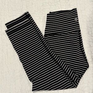 Black and White Wunder Under 23” Leggings